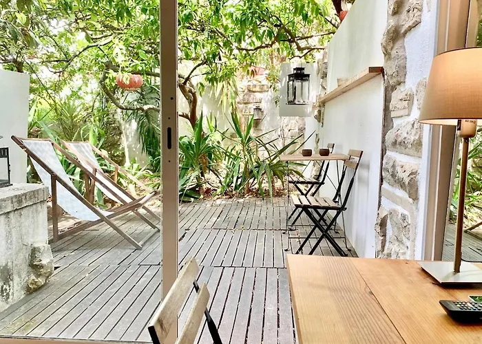 Cozy With Private Terrace Appartement *