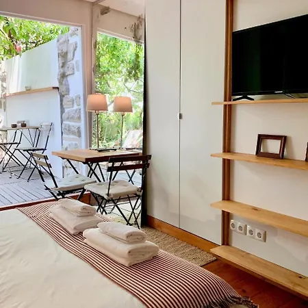 Cozy With Private Terrace