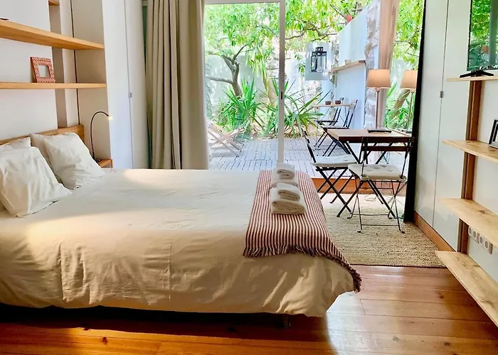 Cozy With Private Terrace Διαμέρισμα