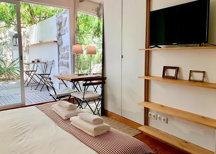 Cozy With Private Terrace